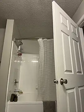 nymphoandthebeast69 online show from January 14, 2026, 1:37 pm