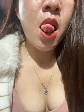 Luna-ass online show from December 3, 2025, 1:28 am