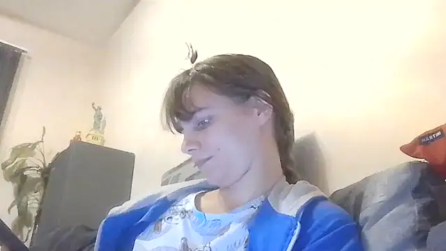 Snapshot of Loriven chatting on November 4, 2025, 6:33 pm Loriven online show from November 4, 2025, 6:33 pm