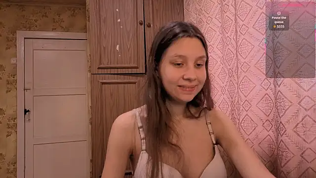 QutieDaSweet online show from November 13, 2025, 8:18 am