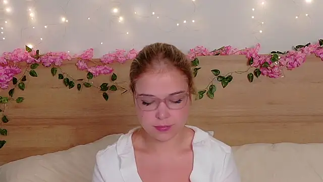 Lilith Bonheur online show from October 15, 2025, 8:06 pm