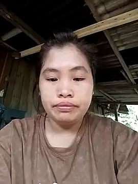 Luyen004 online show from April 13, 2026, 1:20 am