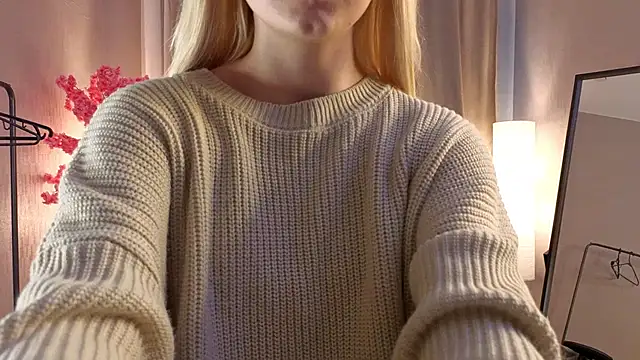 Snapshot of Flirty_lee chatting on October 10, 2025, 2:07 pm Flirty lee online show from October 10, 2025, 2:07 pm