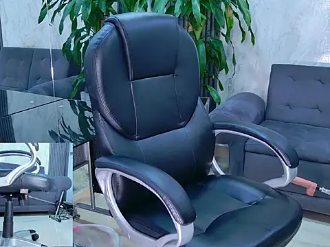 Snapshot of MIA_HERNANDEZ_HOT chatting on February 27, 2026, 8:08 pm MIA HERNANDEZ HOT online show from February 27, 2026, 8:08 pm