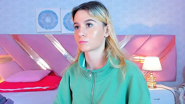 ChloeLaurentt online show from December 4, 2025, 2:16 pm