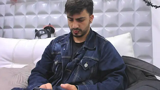 Jack Daniel   online show from October 25, 2025, 4:51 pm