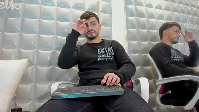 Jack Daniel   online show from October 3, 2025, 4:52 pm