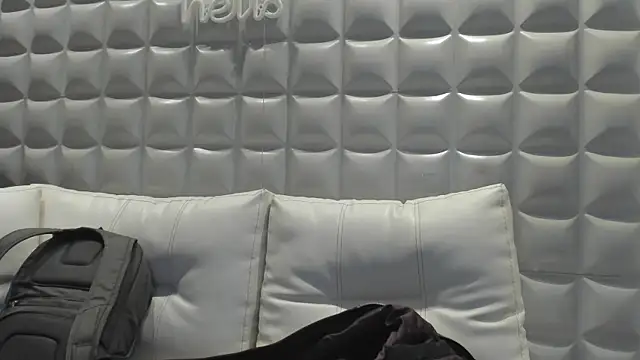 Jack Daniel   online show from November 23, 2025, 1:15 am