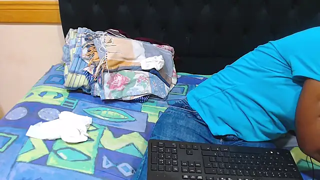 SexyBeverly  online show from September 28, 2025, 2:35 pm