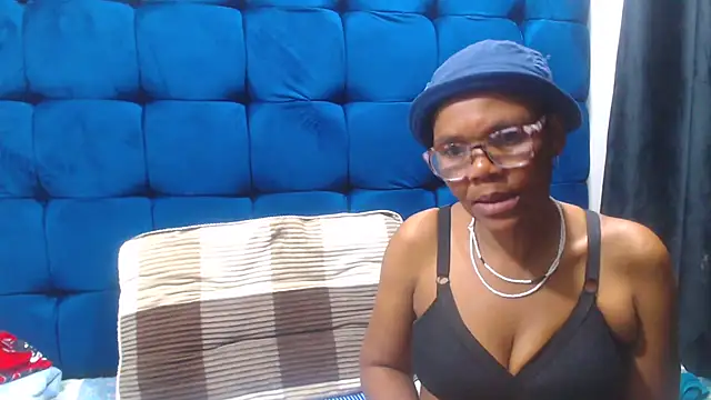 SexyBeverly  online show from October 21, 2025, 6:07 pm