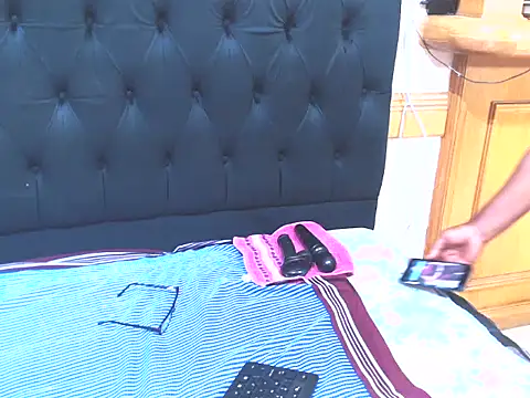 SexyBeverly  online show from September 16, 2025, 4:08 pm