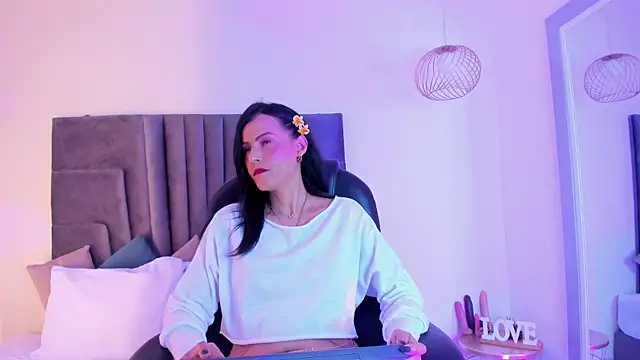 Coco-balenciaga online show from November 28, 2025, 11:54 am