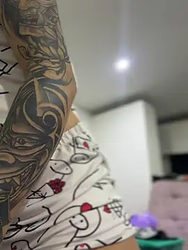 Isabella-Teen online show from April 4, 2026, 2:07 am