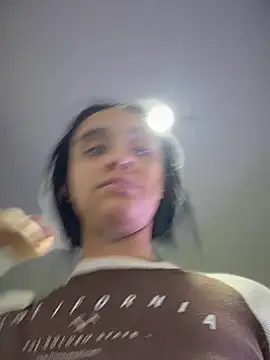 Isabella-Teen online show from April 9, 2026, 2:02 am