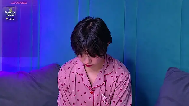 HeejinWang online show from December 5, 2025, 4:22 am