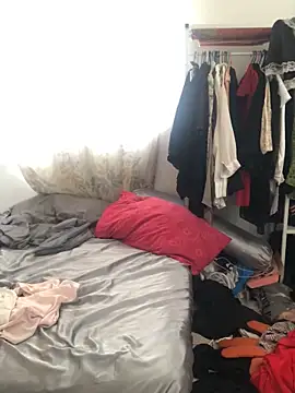 estradiolist online show from October 10, 2025, 4:35 am