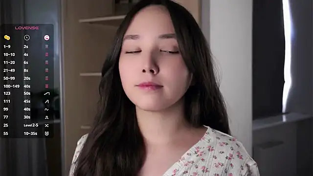 RenaeConnerley online show from September 19, 2025, 6:50 am