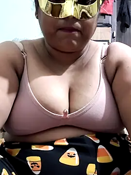 Snapshot of Mmm143 chatting on September 15, 2025, 6:19 pm Mmm143 online show from September 15, 2025, 6:19 pm