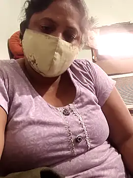 Snapshot of Mmm143 chatting on November 26, 2025, 6:24 am Mmm143 online show from November 26, 2025, 6:24 am