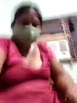 Snapshot of Mmm143 chatting on October 24, 2025, 6:40 pm Mmm143 online show from October 24, 2025, 6:40 pm