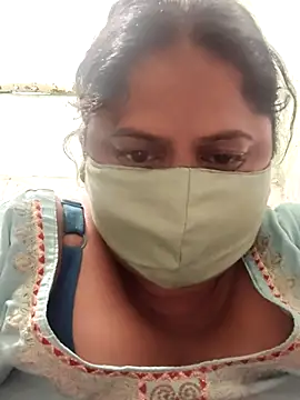 Snapshot of Mmm143 chatting on October 5, 2025, 7:04 pm Mmm143 online show from October 5, 2025, 7:04 pm