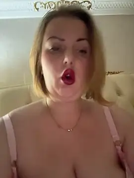 Piccolamonella29 online show from November 17, 2025, 11:09 pm