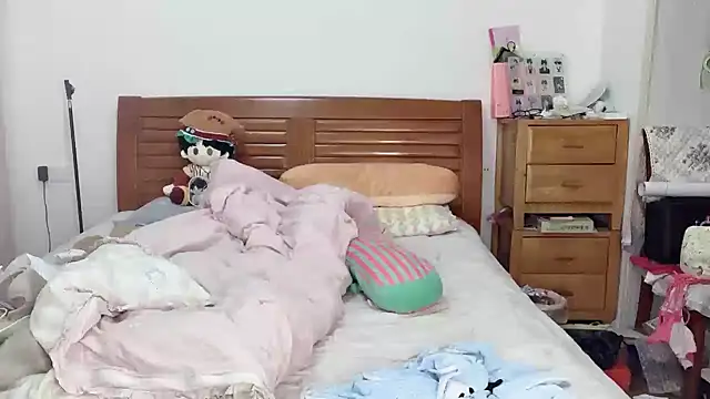 Akong11 online show from October 5, 2025, 9:49 pm