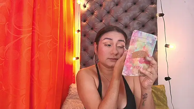 Luna021 1 online show from January 12, 2026, 8:47 pm