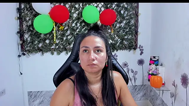 Luna021 1 online show from November 1, 2025, 7:41 pm