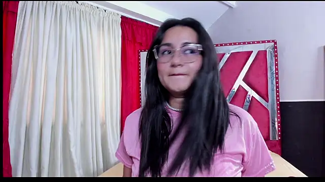 Luna021 1 online show from September 17, 2025, 7:38 pm