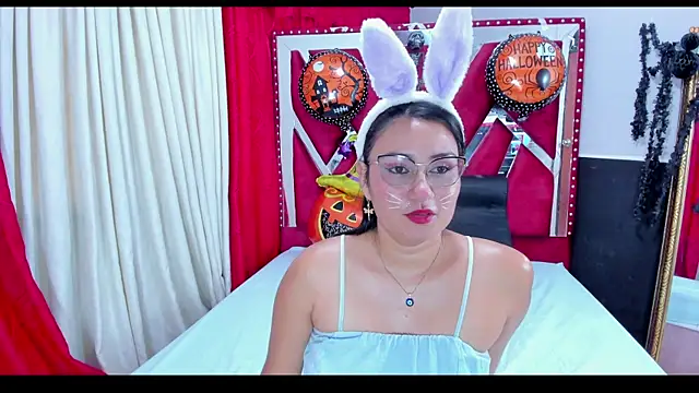 Luna021 1 online show from October 20, 2025, 9:59 pm