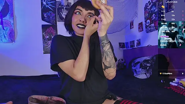 agathaaiko6 online show from November 28, 2025, 12:22 am