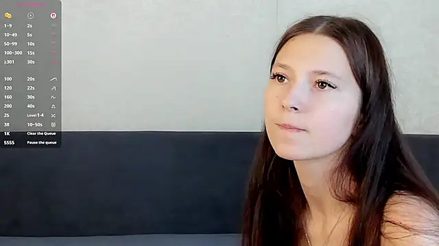 GabrielleLynchard online show from October 13, 2025, 7:04 pm