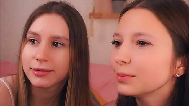 GabrielleLynchard online show from November 26, 2025, 7:25 pm