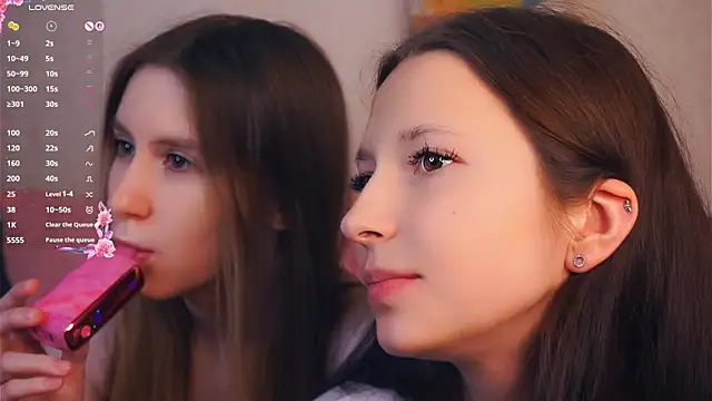 GabrielleLynchard online show from November 12, 2025, 7:18 pm