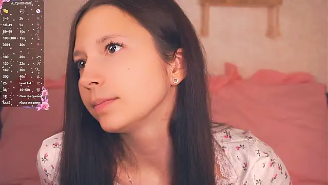 GabrielleLynchard online show from November 2, 2025, 7:19 pm