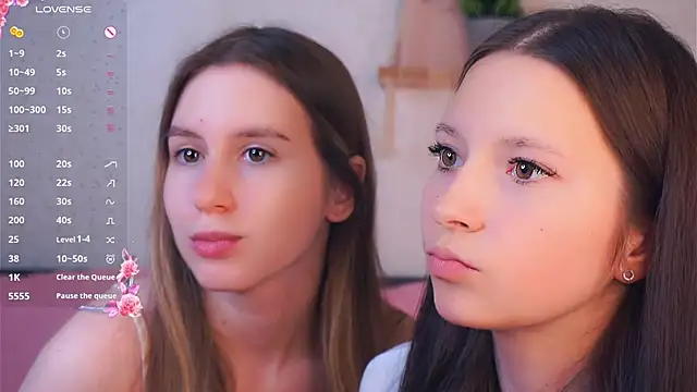 GabrielleLynchard online show from November 25, 2025, 8:31 pm