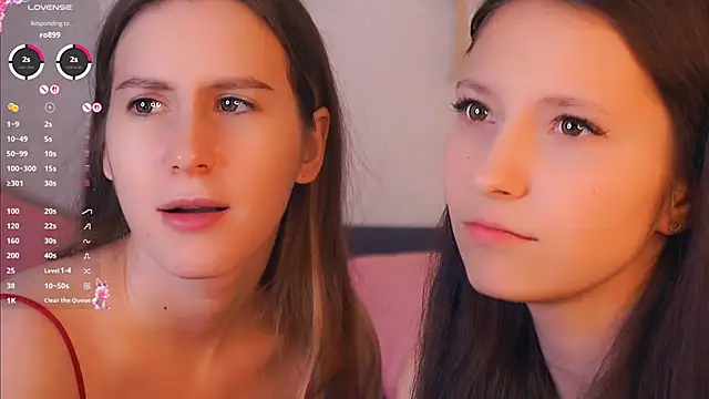 GabrielleLynchard online show from November 17, 2025, 8:02 pm