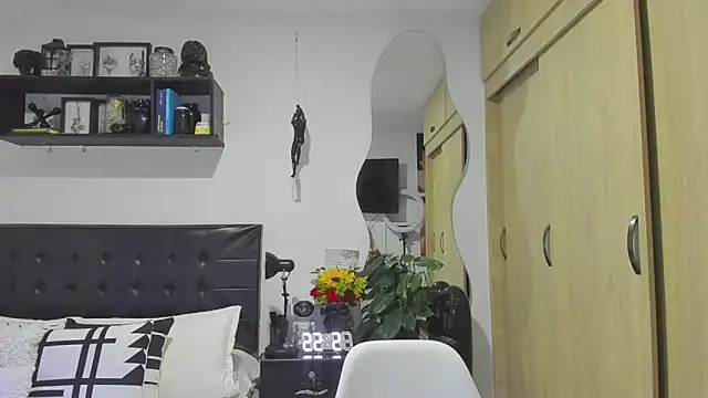 Arnolwilliams online show from November 12, 2025, 10:57 pm