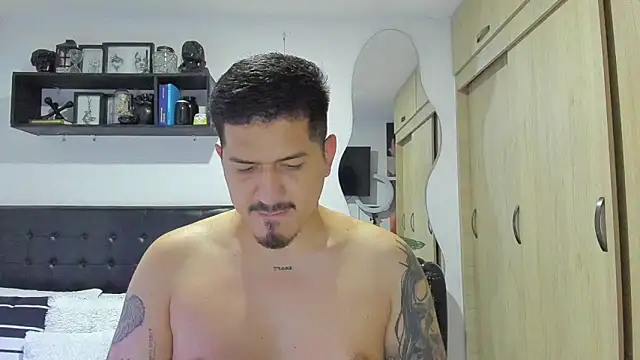 Arnolwilliams online show from November 8, 2025, 2:37 am