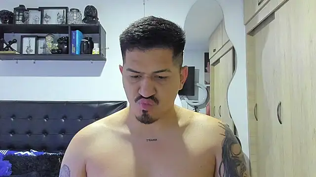 Arnolwilliams online show from December 2, 2025, 2:45 am