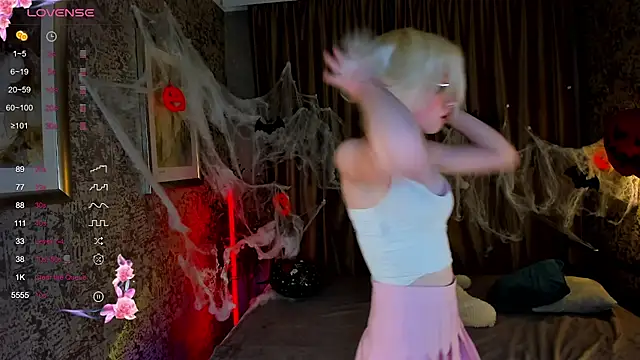 Snapshot of AlettaEve chatting on October 17, 2025, 3:03 pm AlettaEve online show from October 17, 2025, 3:03 pm