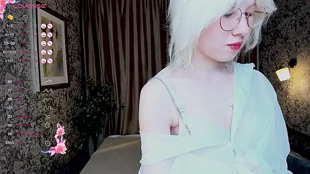 Snapshot of AlettaEve chatting on October 10, 2025, 1:23 pm AlettaEve online show from October 10, 2025, 1:23 pm