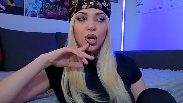 KiraQuinn1 online show from March 31, 2026, 3:14 pm