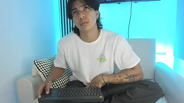 toji luxxer online show from September 26, 2025, 1:18 pm