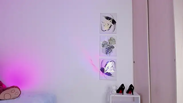 Snapshot of Susy_spark chatting on November 25, 2025, 11:37 pm Susy spark online show from November 25, 2025, 11:37 pm