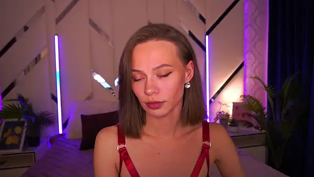 ShyySiren online show from December 18, 2025, 2:43 pm