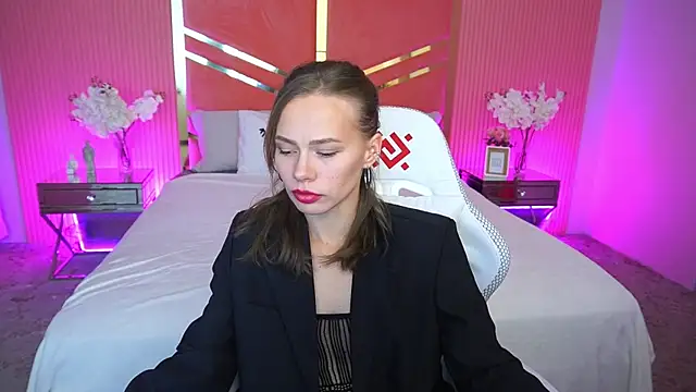 ShyySiren online show from October 1, 2025, 6:18 am