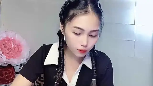 Lyly4757 online show from November 26, 2025, 1:33 pm