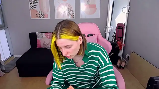 SabrinaRayX online show from April 18, 2026, 12:18 pm